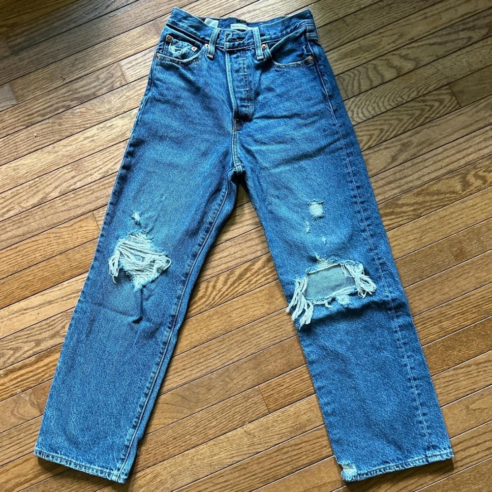 Levis Ribcage Straight Ripped Jeans Size 26 Waist